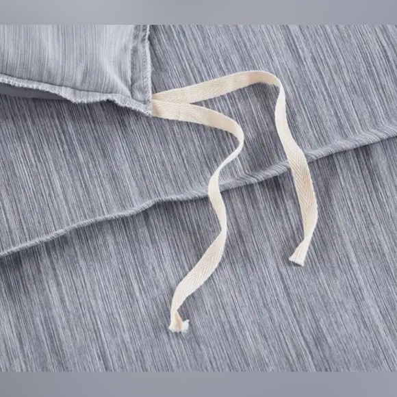 Beautyrest Maddox 3 Pc Striated Cationic Dyed Oversized Duvet Cover Set w Pleats - Picture 4 of 10